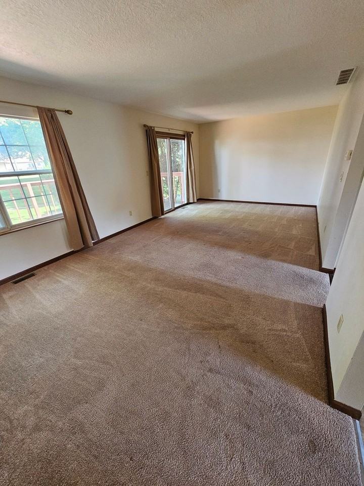 5 Augusta Dr #5 - Photo 2 of 13