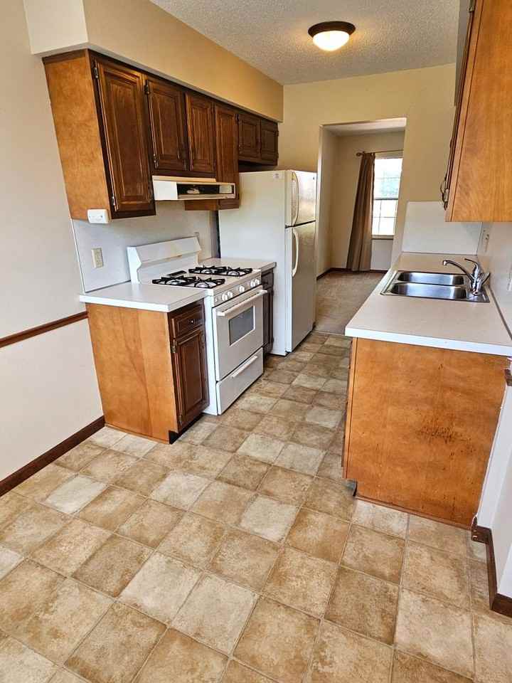 5 Augusta Dr #5 - Photo 6 of 13