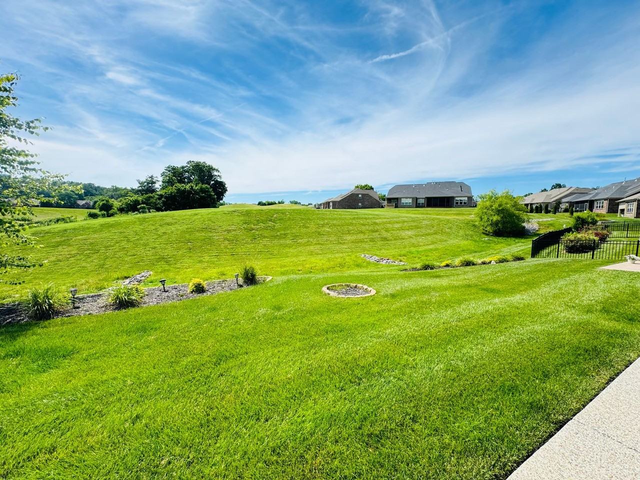 1015 Callaway Dr - Photo 3 of 36