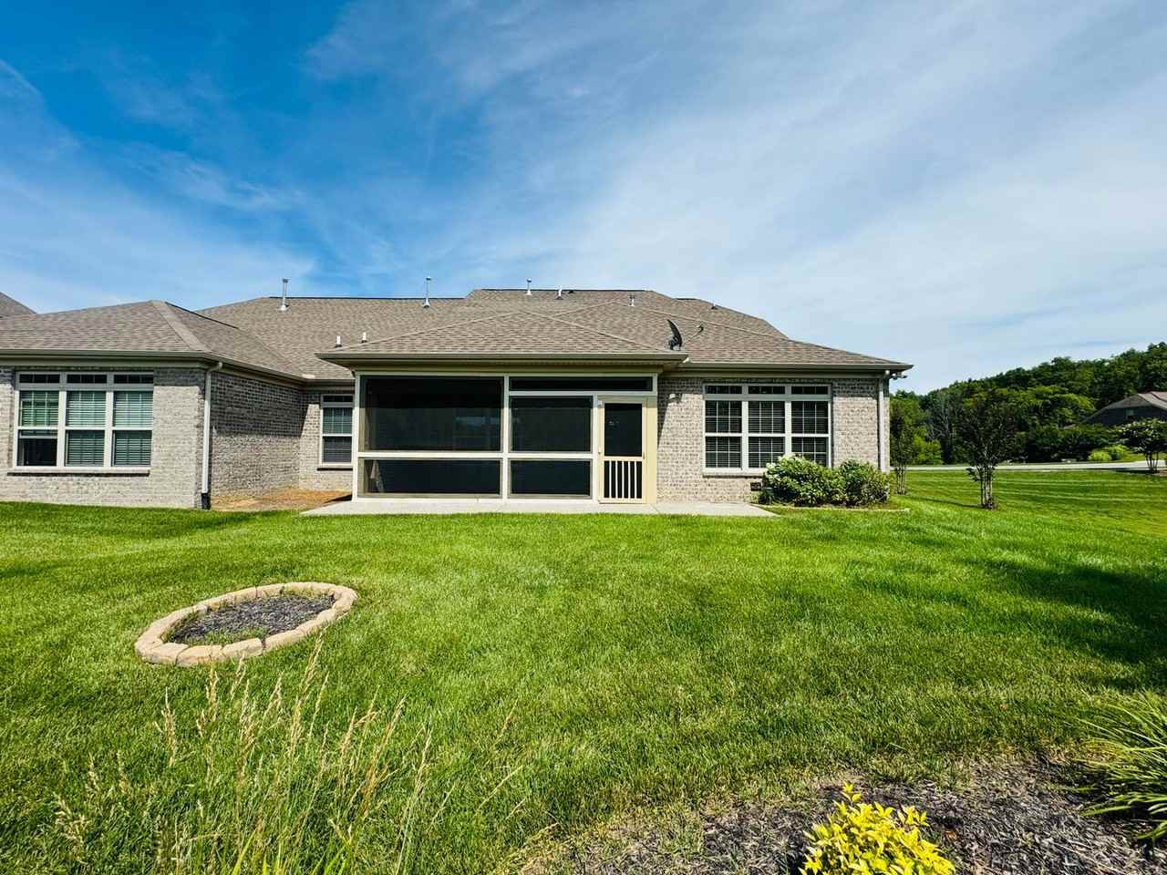 1015 Callaway Dr - Photo 4 of 36