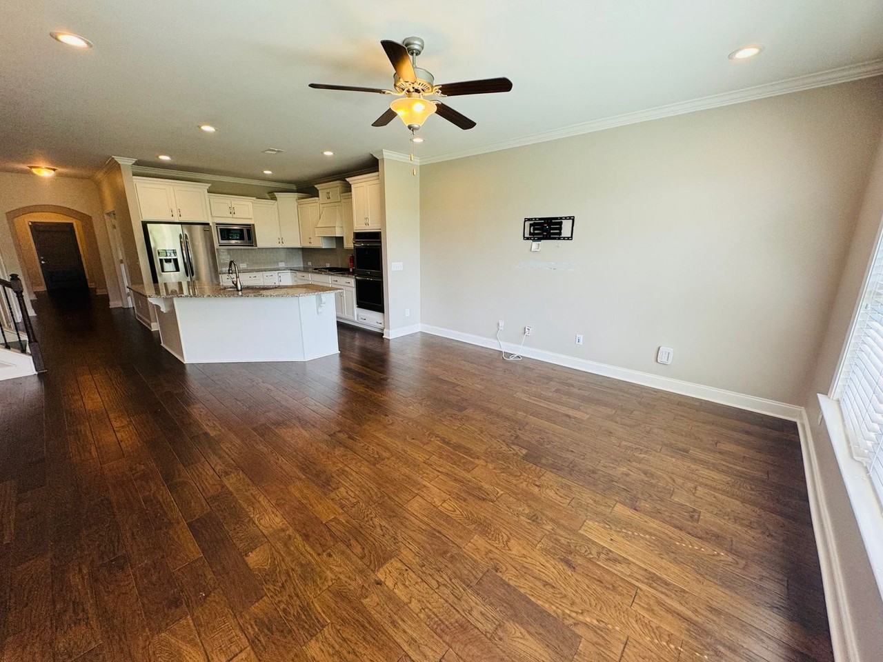 1015 Callaway Dr - Photo 5 of 36