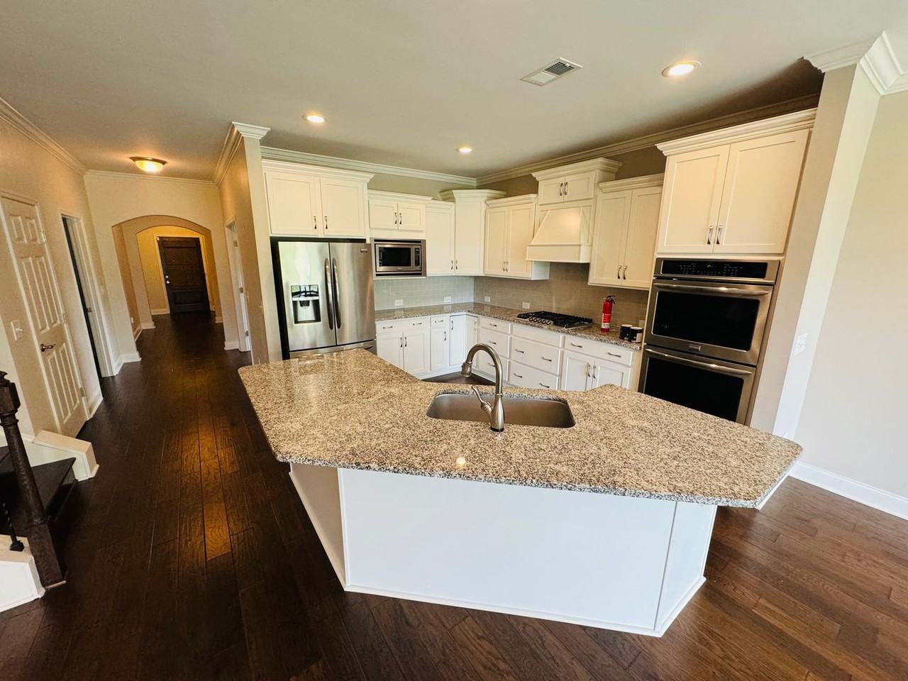 1015 Callaway Dr - Photo 6 of 36