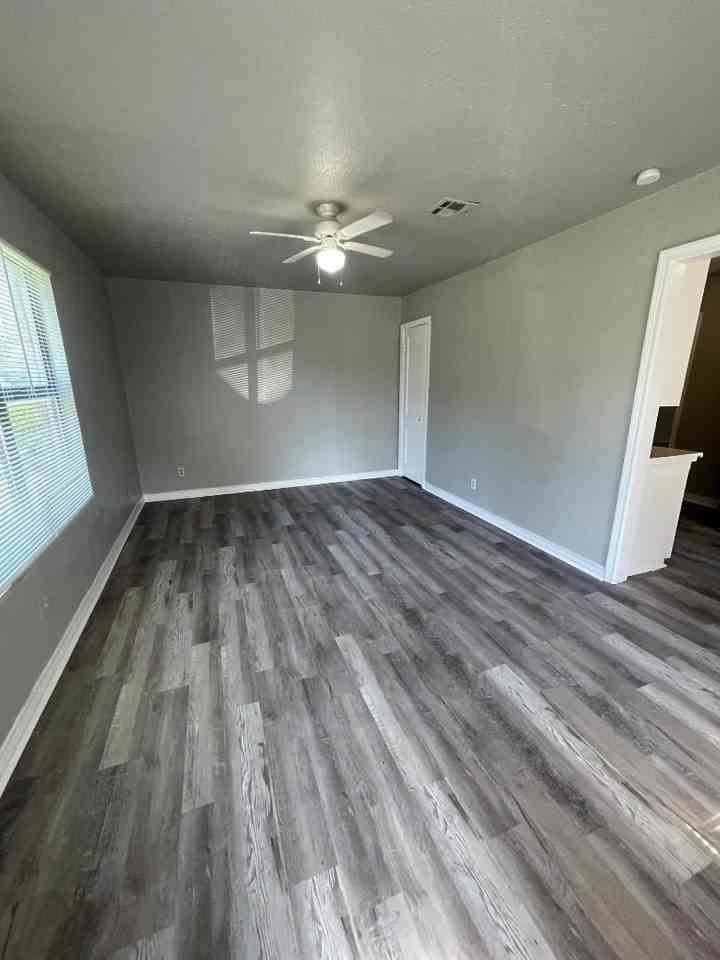 1003 Arkansas St - Photo 2 of 9