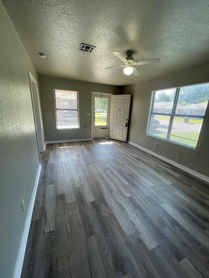 1003 Arkansas St - Photo 3 of 9