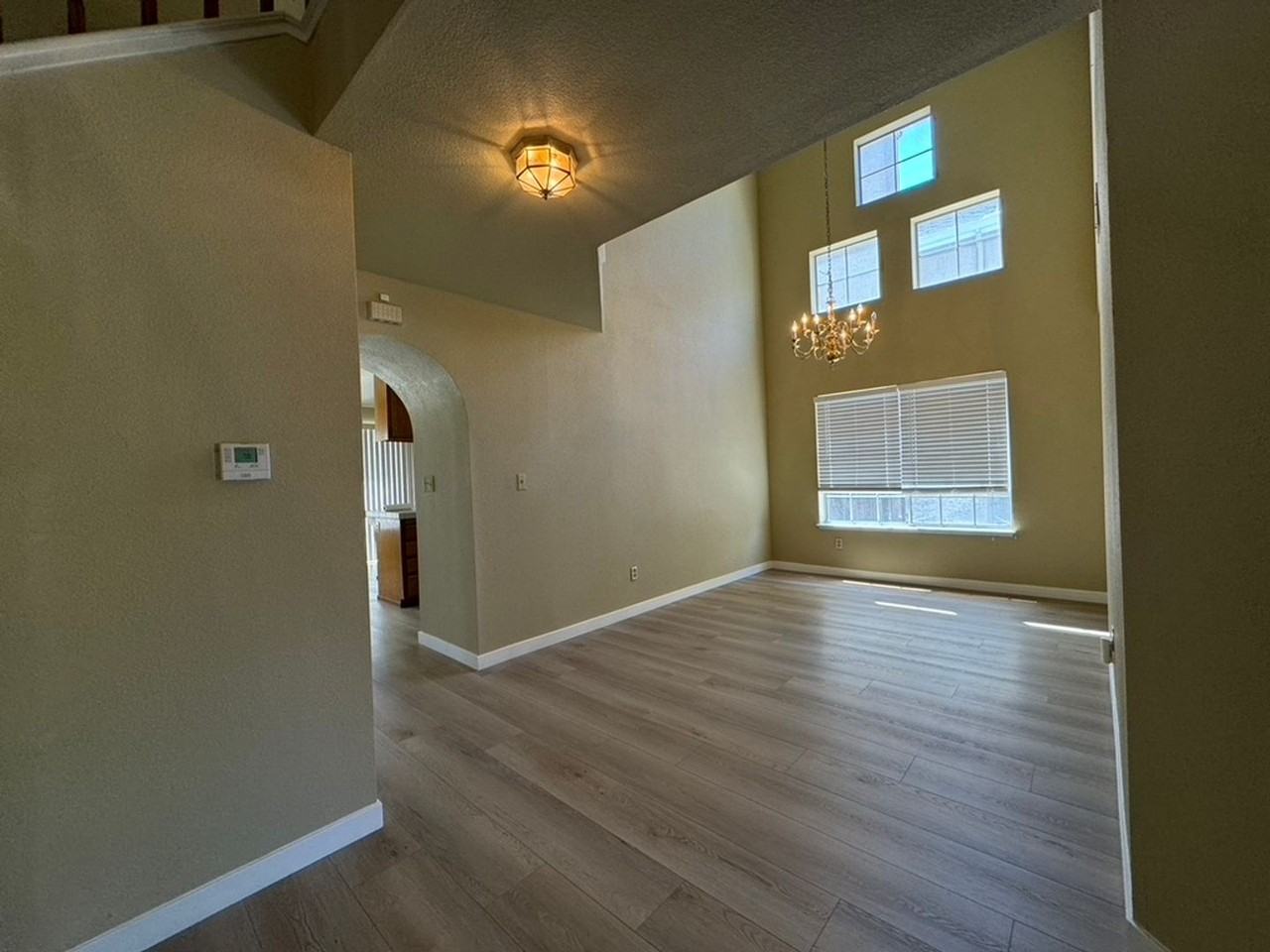 1820 Bayberry Ln - Photo 4 of 15