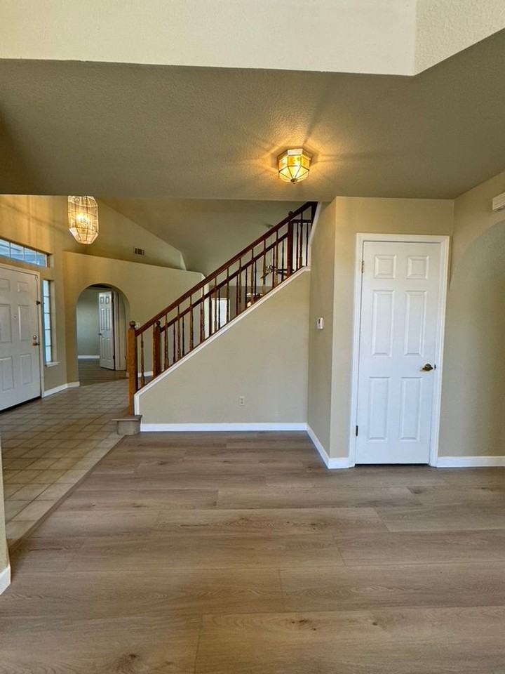 1820 Bayberry Ln - Photo 6 of 15