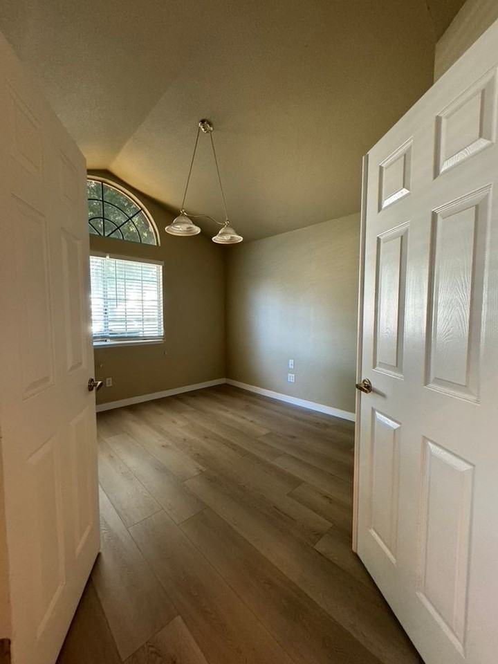 1820 Bayberry Ln - Photo 7 of 15
