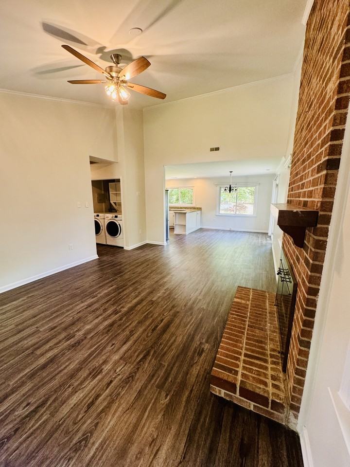 2423 Emstead Court - Photo 7 of 29