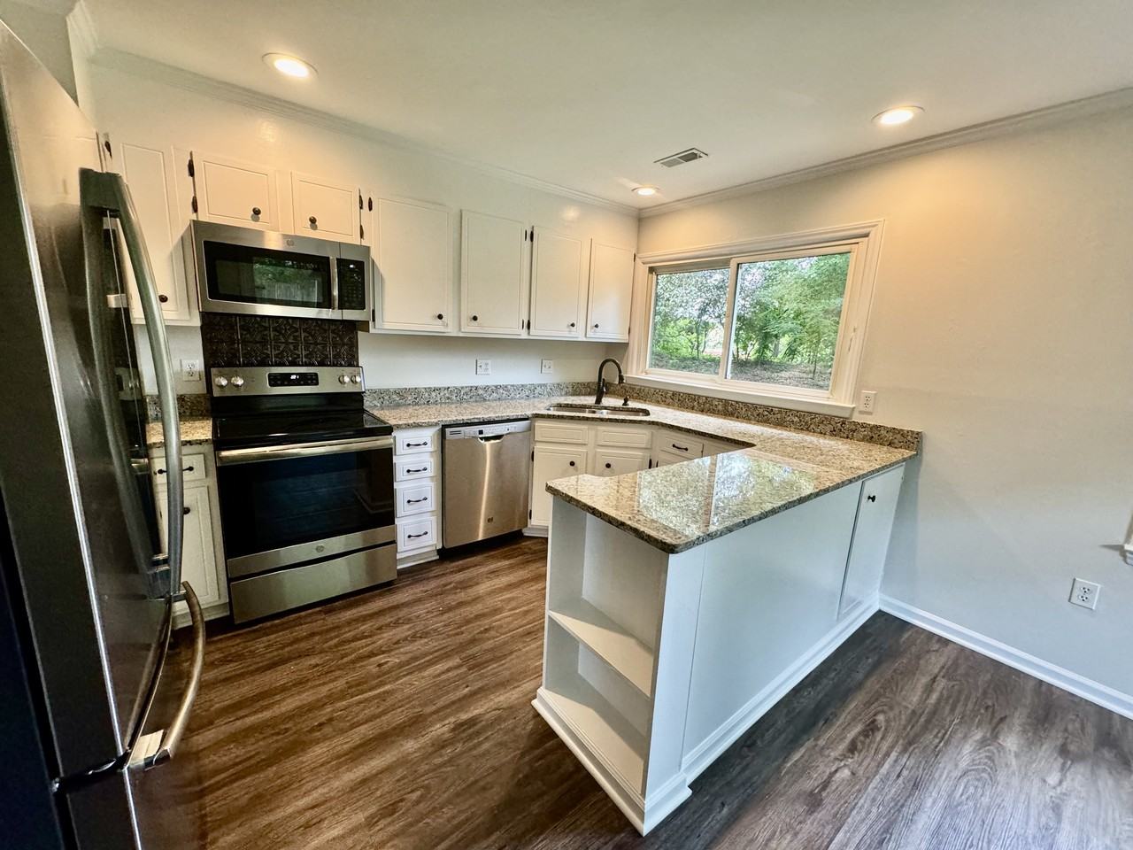 2423 Emstead Court - Photo 5 of 29