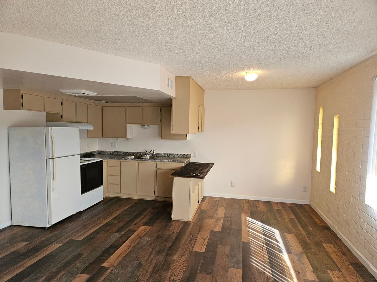 1525 Sierra Vista "O" - Photo 2 of 13