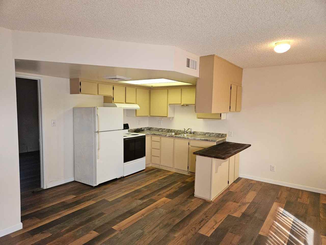 1525 Sierra Vista "O" - Photo 3 of 13