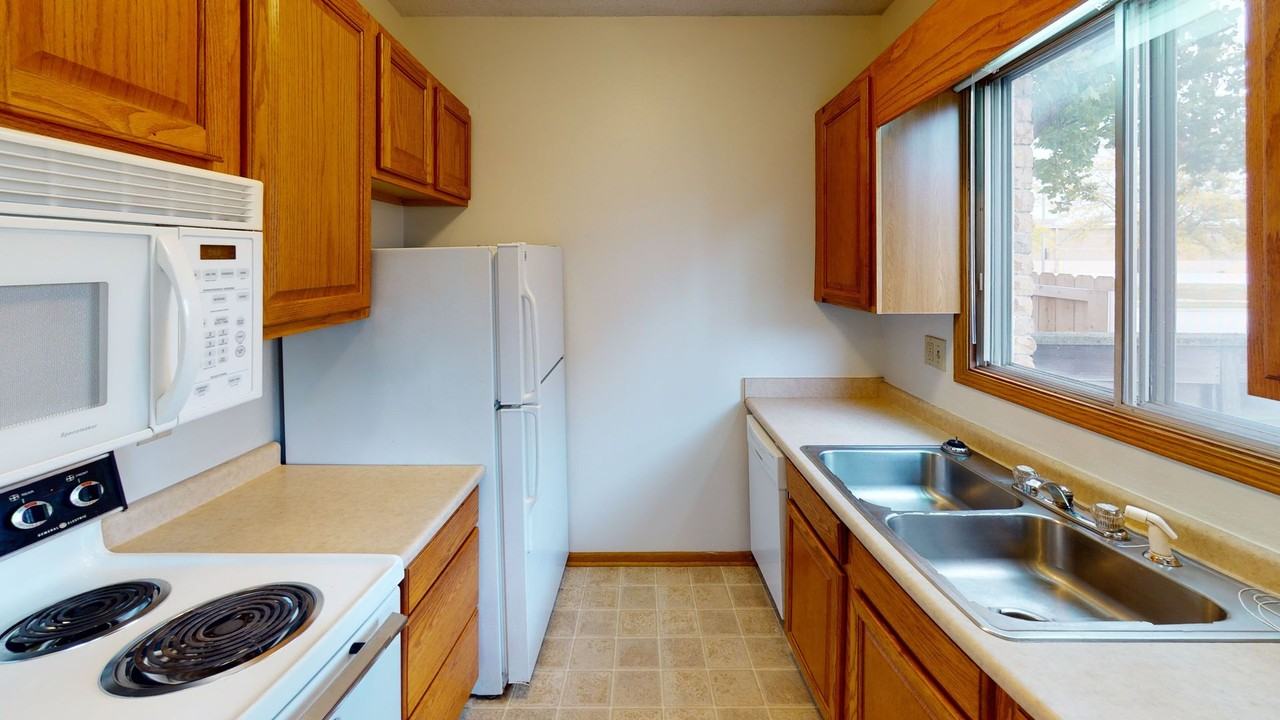 1008 26th St - Photo 5 of 12