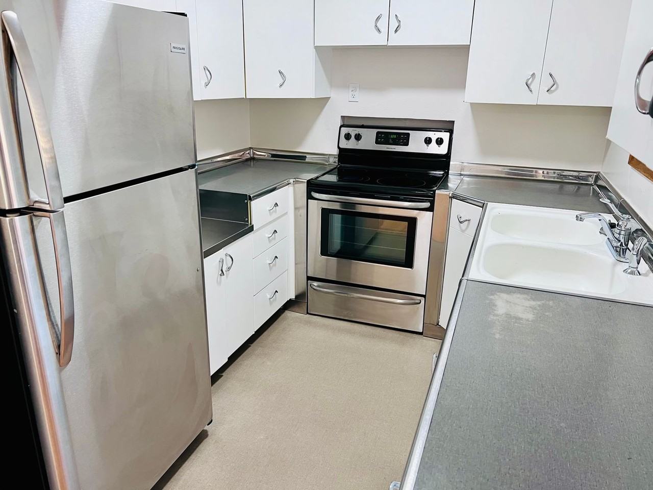 5038 Se 37th Ave - Photo 2 of 13