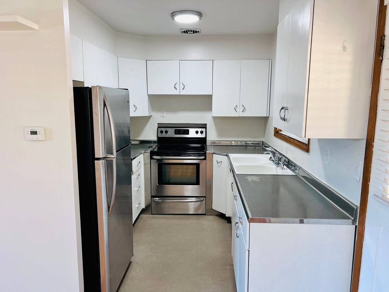 5038 Se 37th Ave - Photo 3 of 13