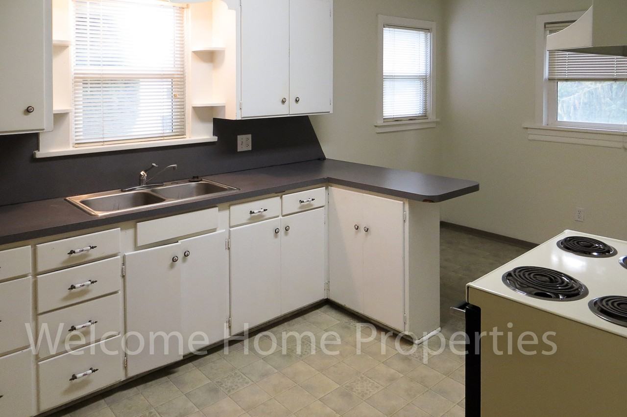 406 Se 6th St - Photo 4 of 14