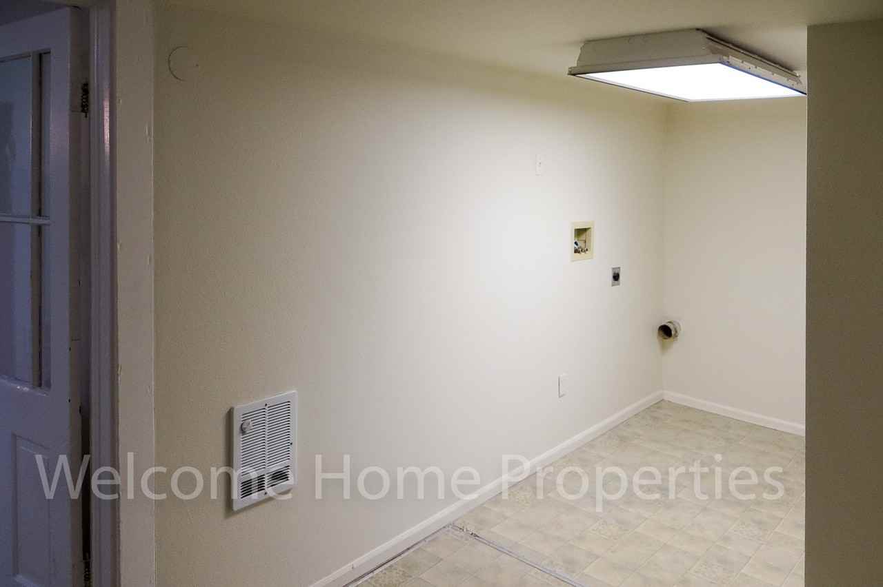 406 Se 6th St - Photo 6 of 14