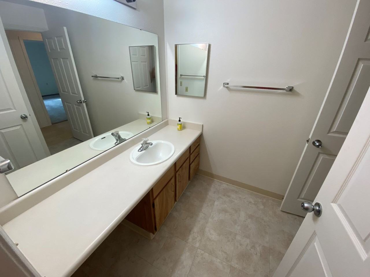 SYRUS RENTAL - Photo 3 of 26