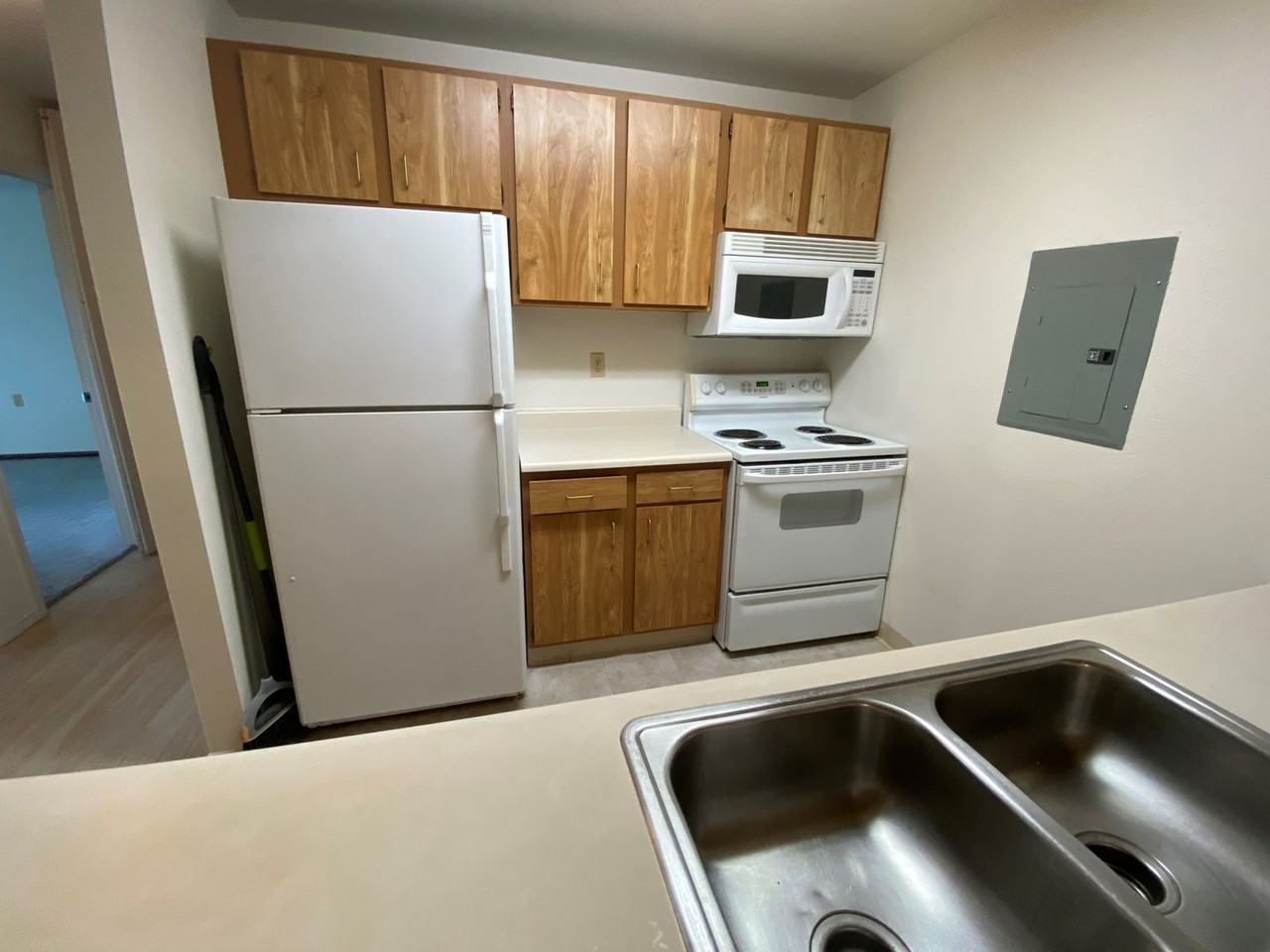 SYRUS RENTAL - Photo 4 of 26