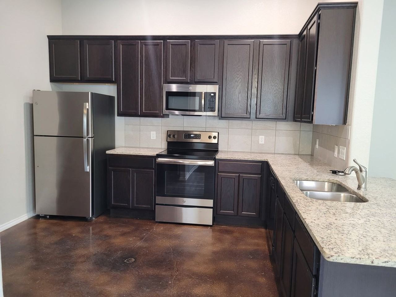 Adorable Duplex in Seguin, TX - Photo 3 of 12