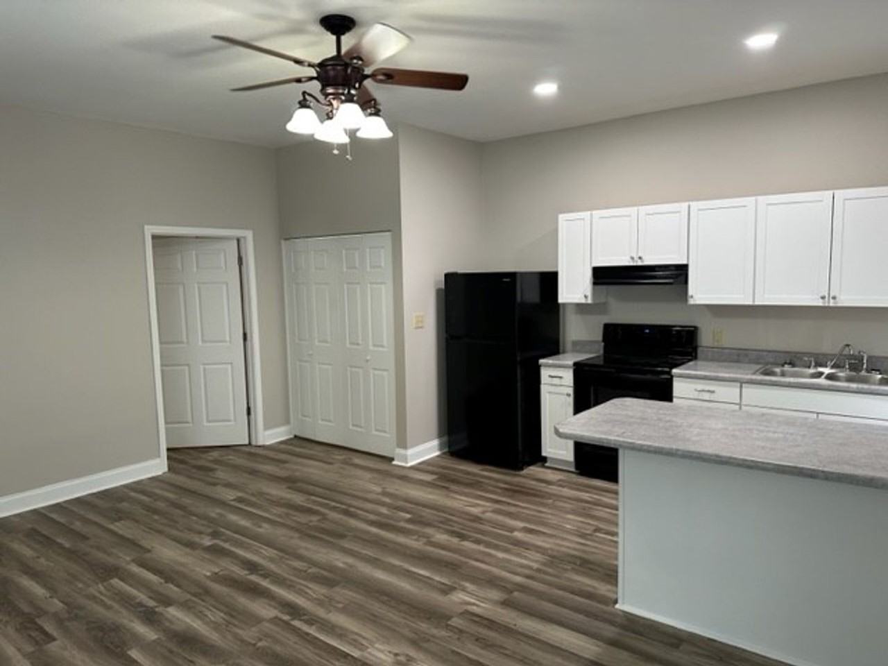 208 W. Durst - Photo 2 of 16