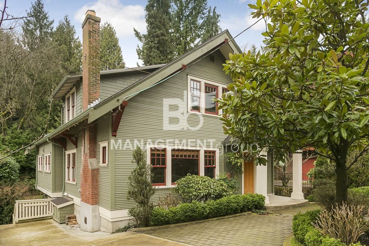 2328 Sw Broadway Dr - Photo 2 of 34