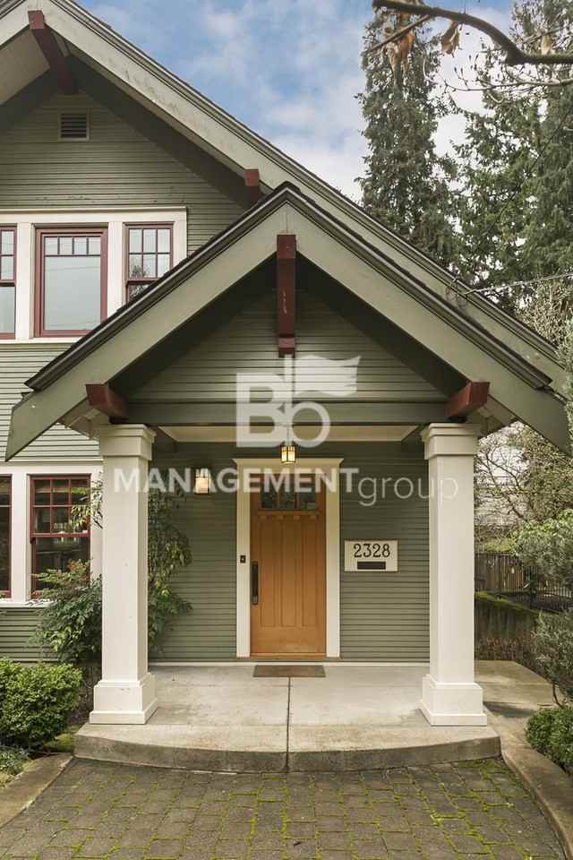 2328 Sw Broadway Dr - Photo 3 of 34