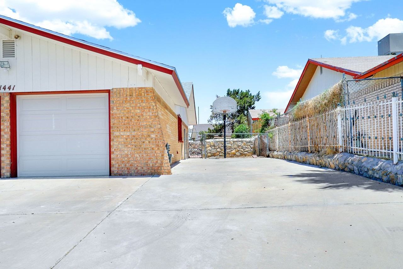 11441 Rex Baxter Dr - Photo 2 of 35
