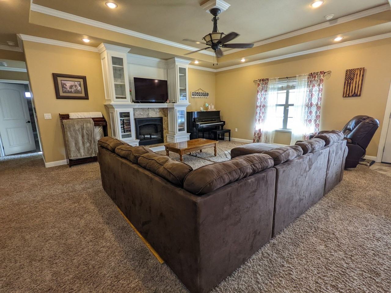 4320 Springwood Dr - Photo 2 of 15