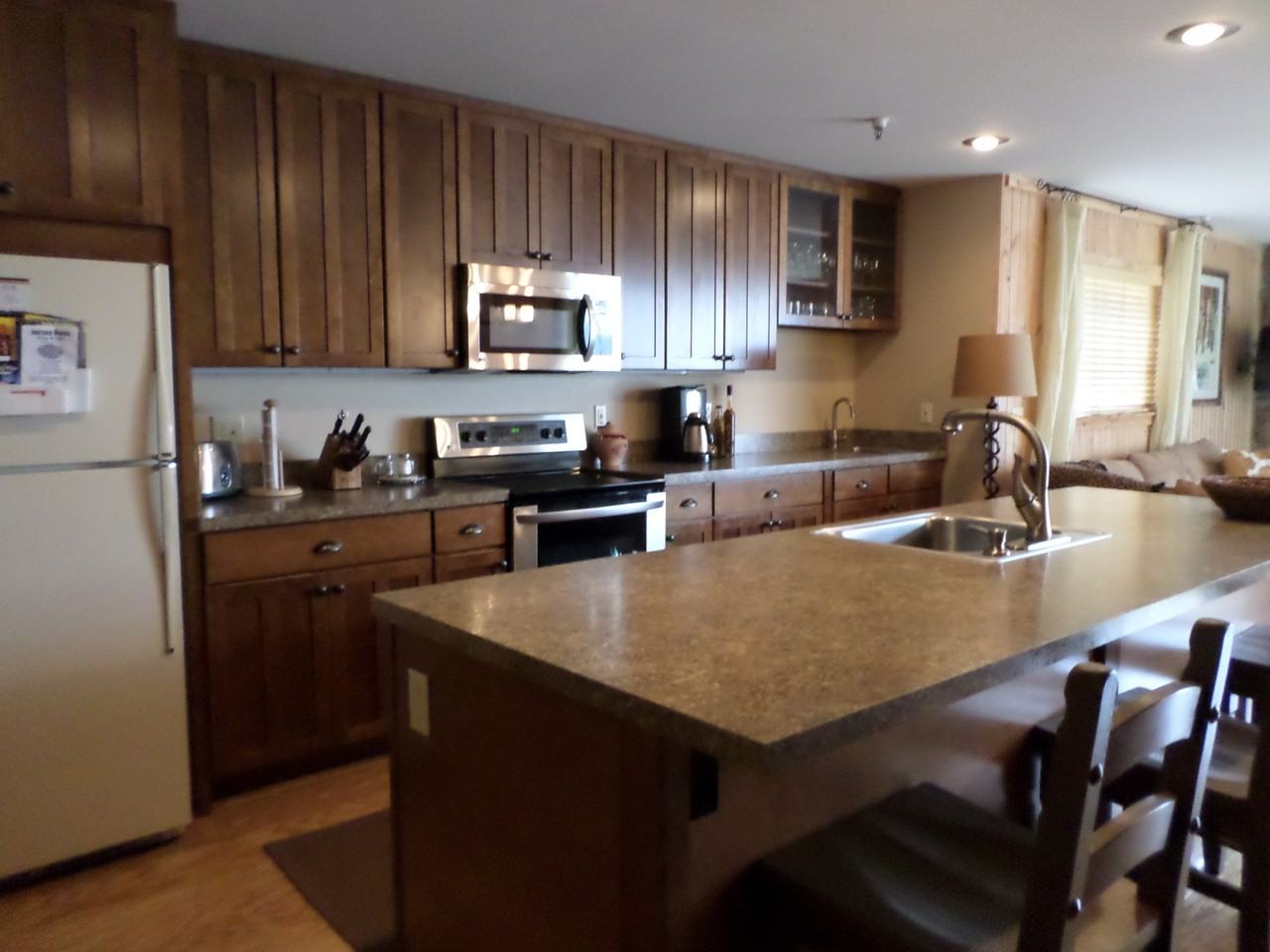 228 Marina Dr - Photo 2 of 11