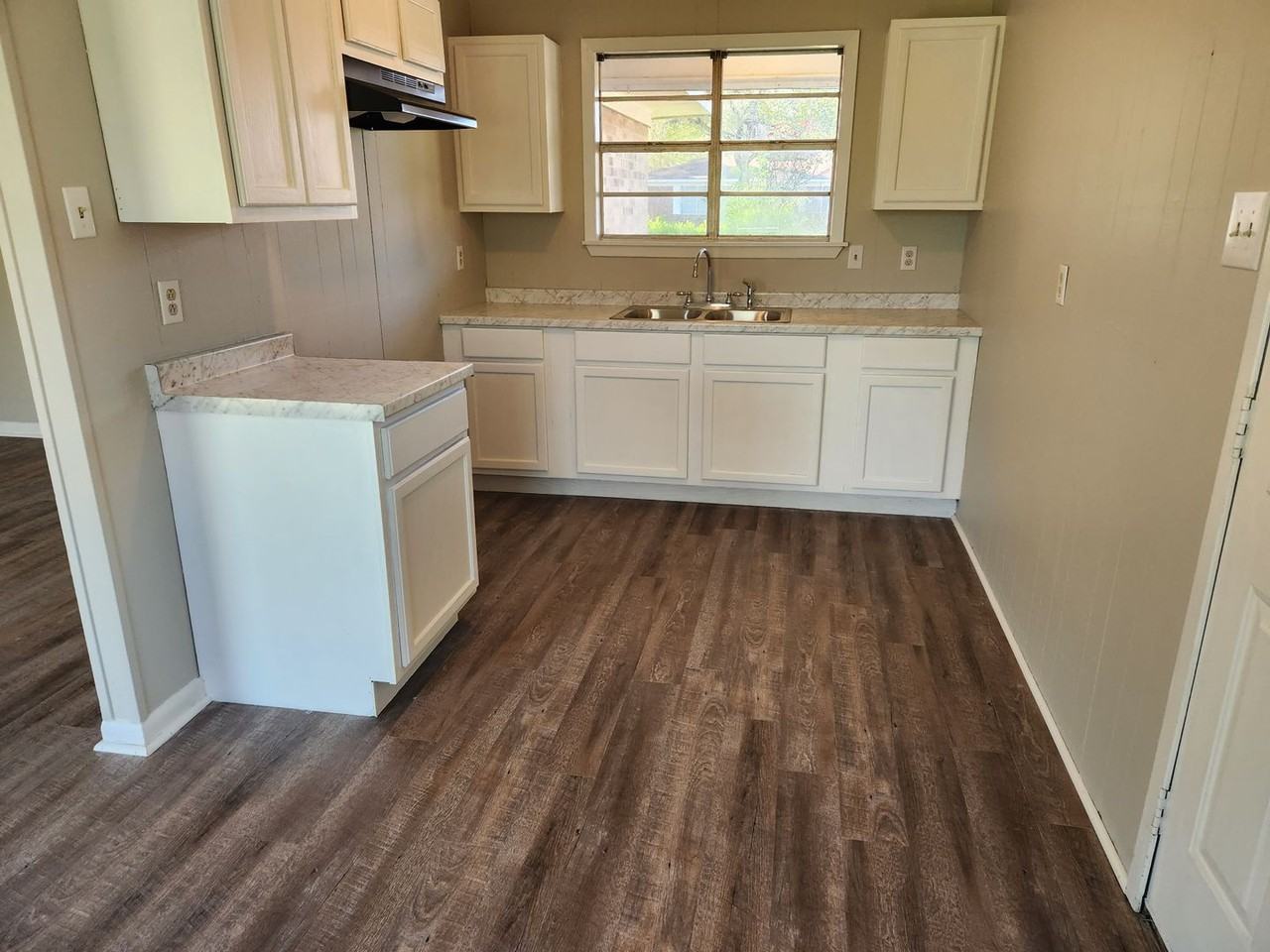 5715 Larkspur Dr - Photo 2 of 10