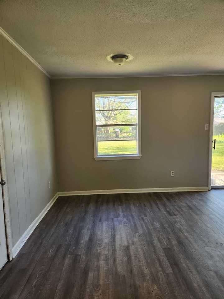 5715 Larkspur Dr - Photo 3 of 10