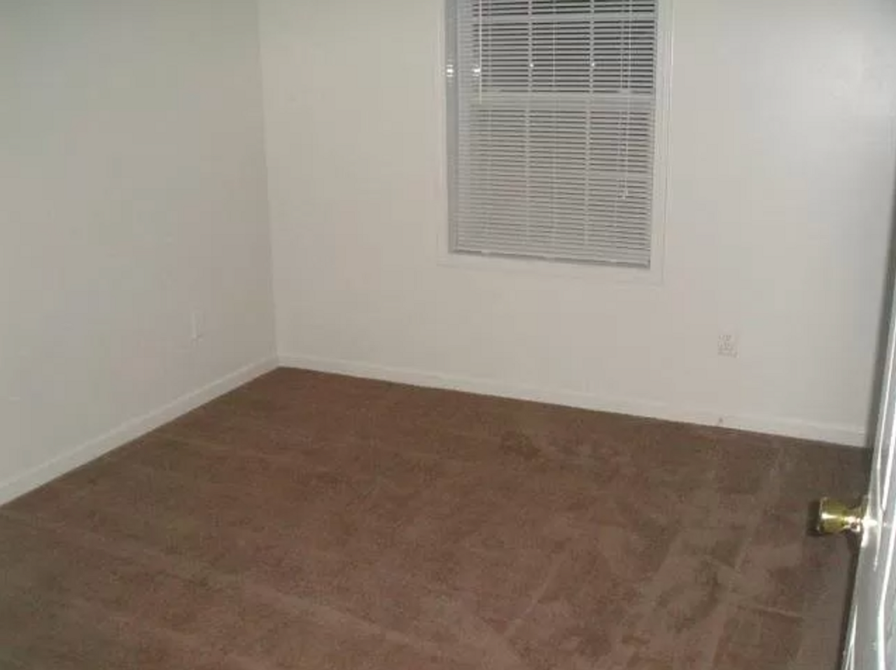 2770 Weaver Dr - Photo 3 of 8