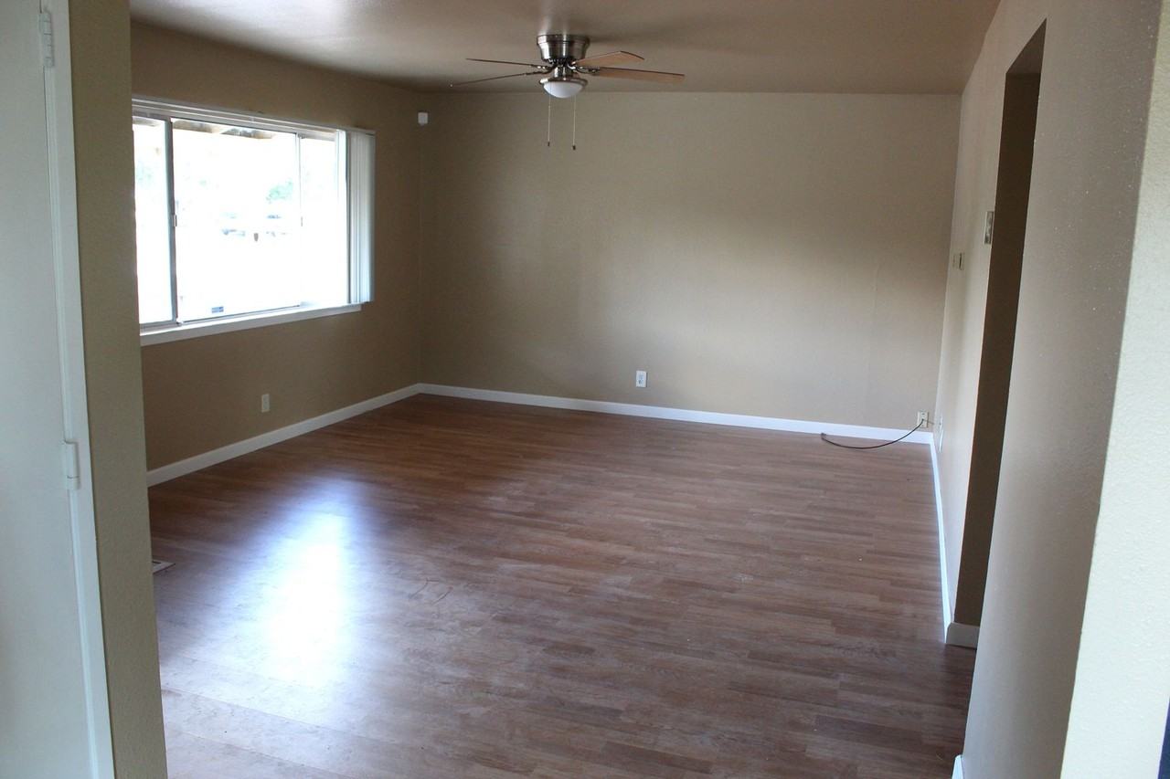 7726 Laurie Way - Photo 3 of 10