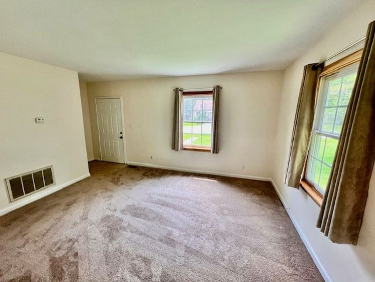 210 Pine Grove Rd - Photo 3 of 10
