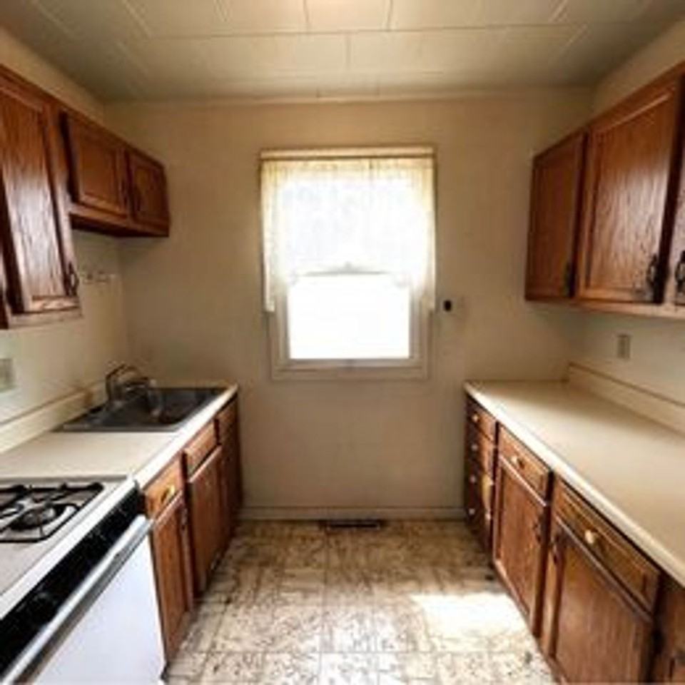 2811 Highway 1 Ne - Photo 2 of 34