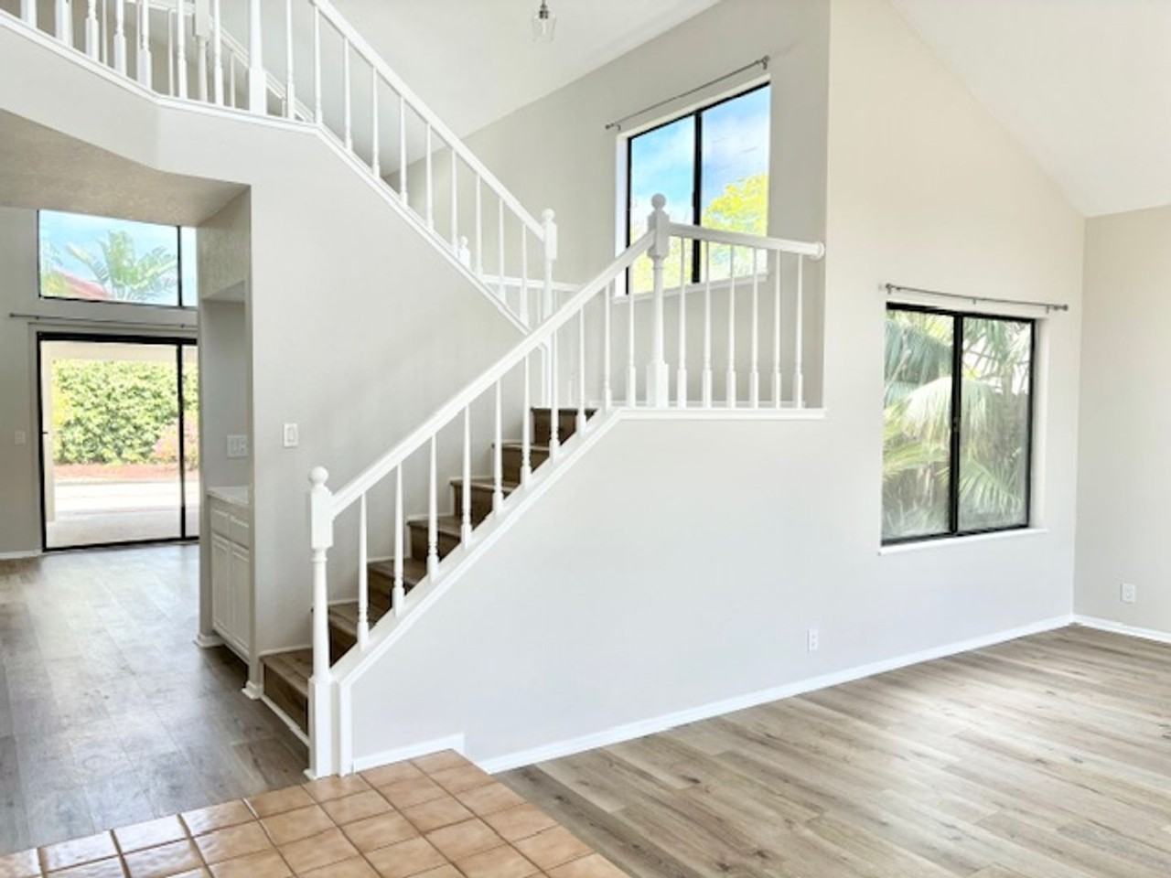 670 Aspen Cir - Photo 3 of 47