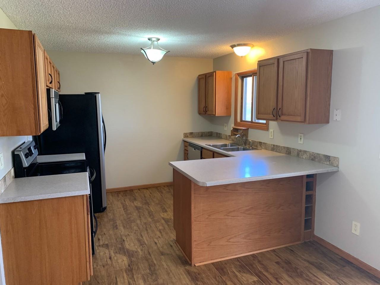 1512 Sioux Blvd - Photo 3 of 11