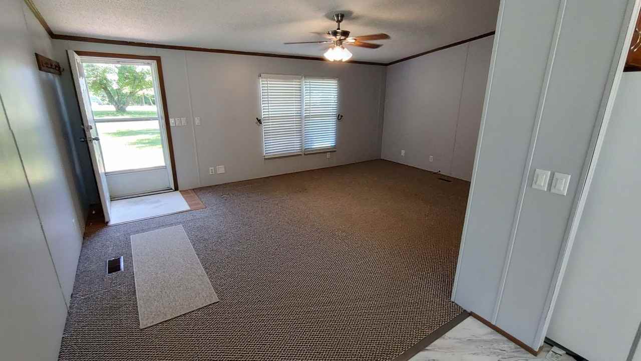 2537 Blockhouse Rd - Photo 3 of 16