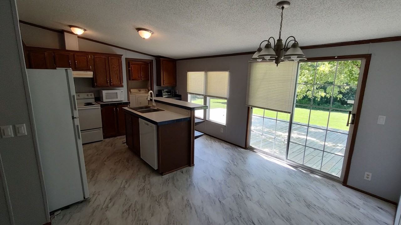 2537 Blockhouse Rd - Photo 6 of 16