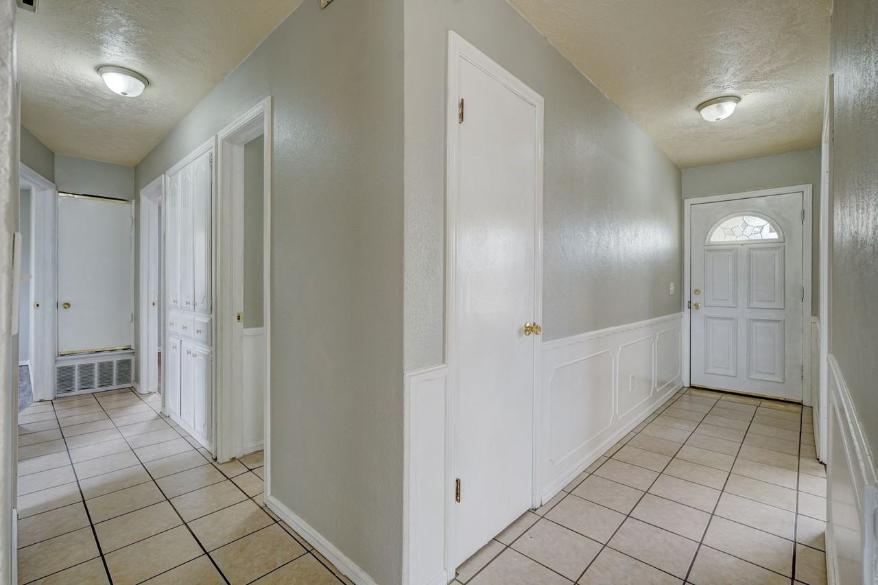 1201 Nw 103rd St - Photo 3 of 16