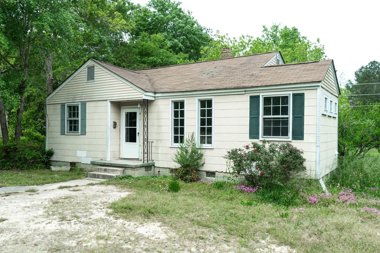 814 Young St - Photo 2 of 20