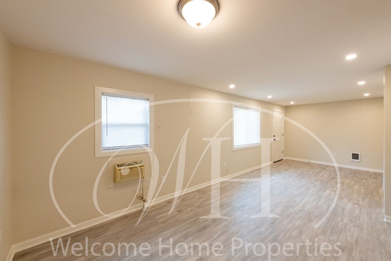 1918 Wallace St - Photo 5 of 16