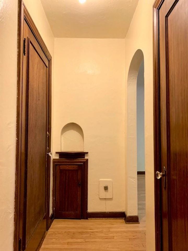 Catalina Apartments - Photo 4 of 28