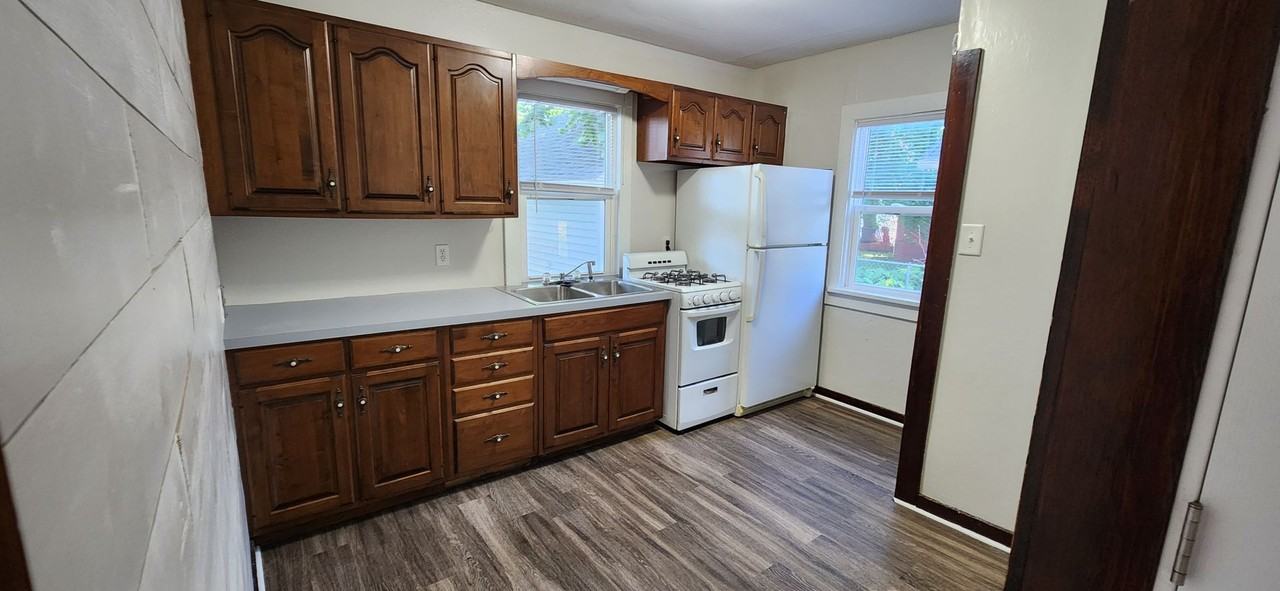 318 E 15th St N - Photo 2 of 14