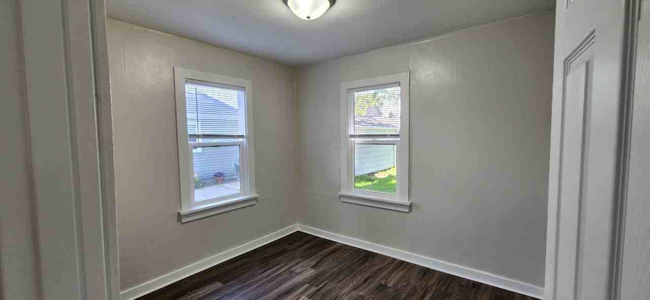 318 E 15th St N - Photo 3 of 14