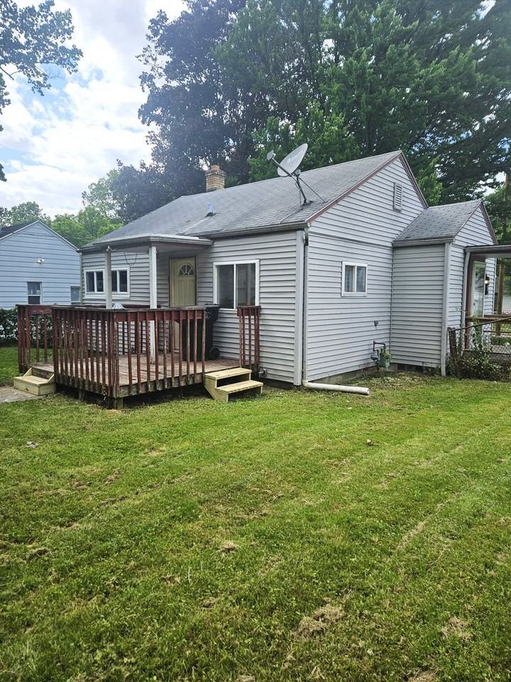 1908 W Ewing Ave - Photo 2 of 11