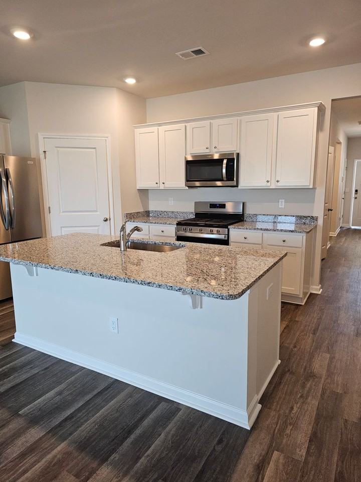 3015 Long Spur Dr - Photo 4 of 40