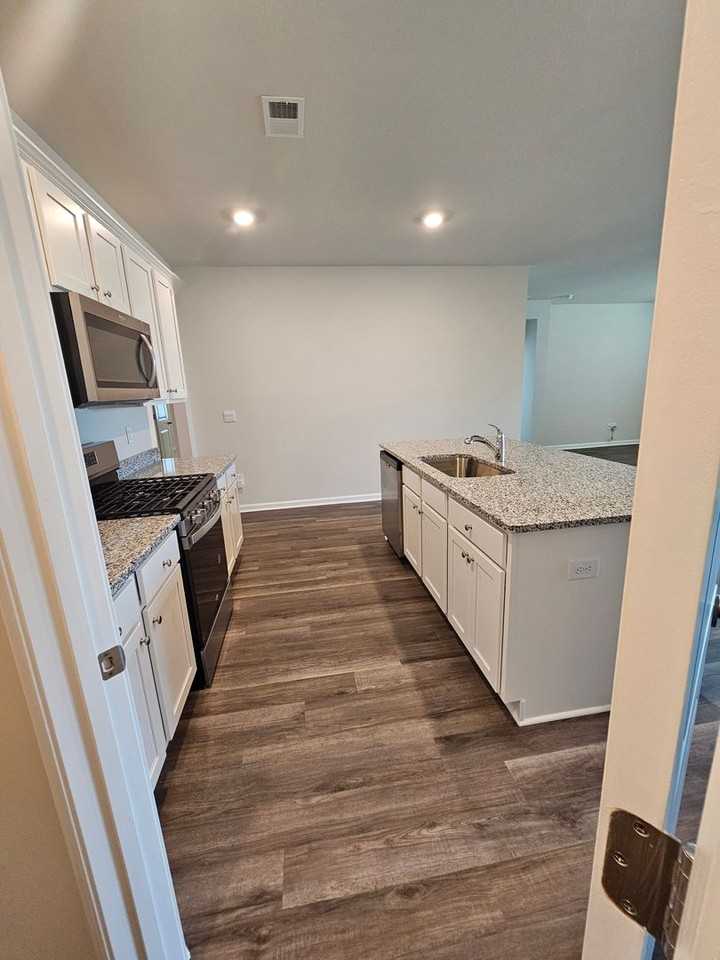3015 Long Spur Dr - Photo 5 of 40