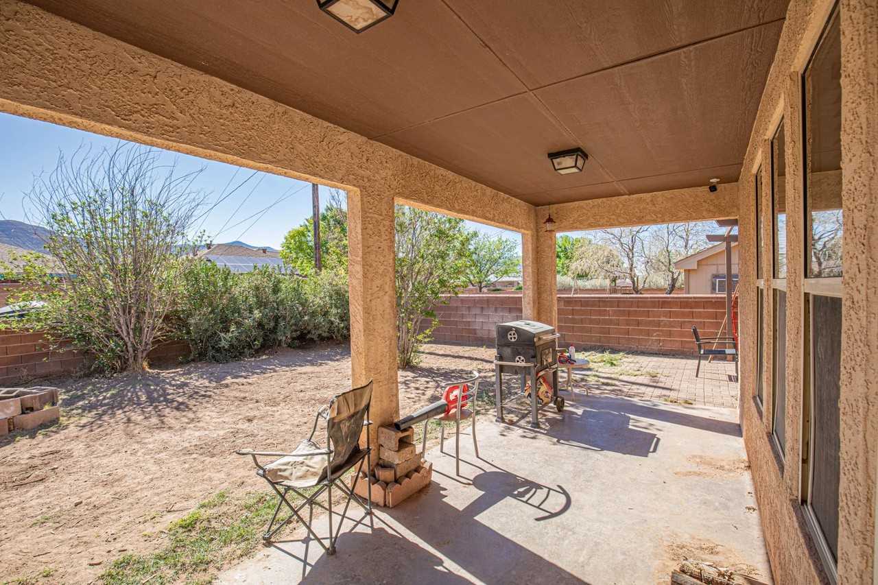 3746 Mosswood Ave - Photo 2 of 41