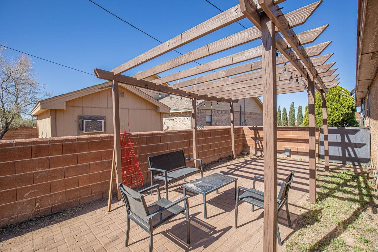 3746 Mosswood Ave - Photo 3 of 41